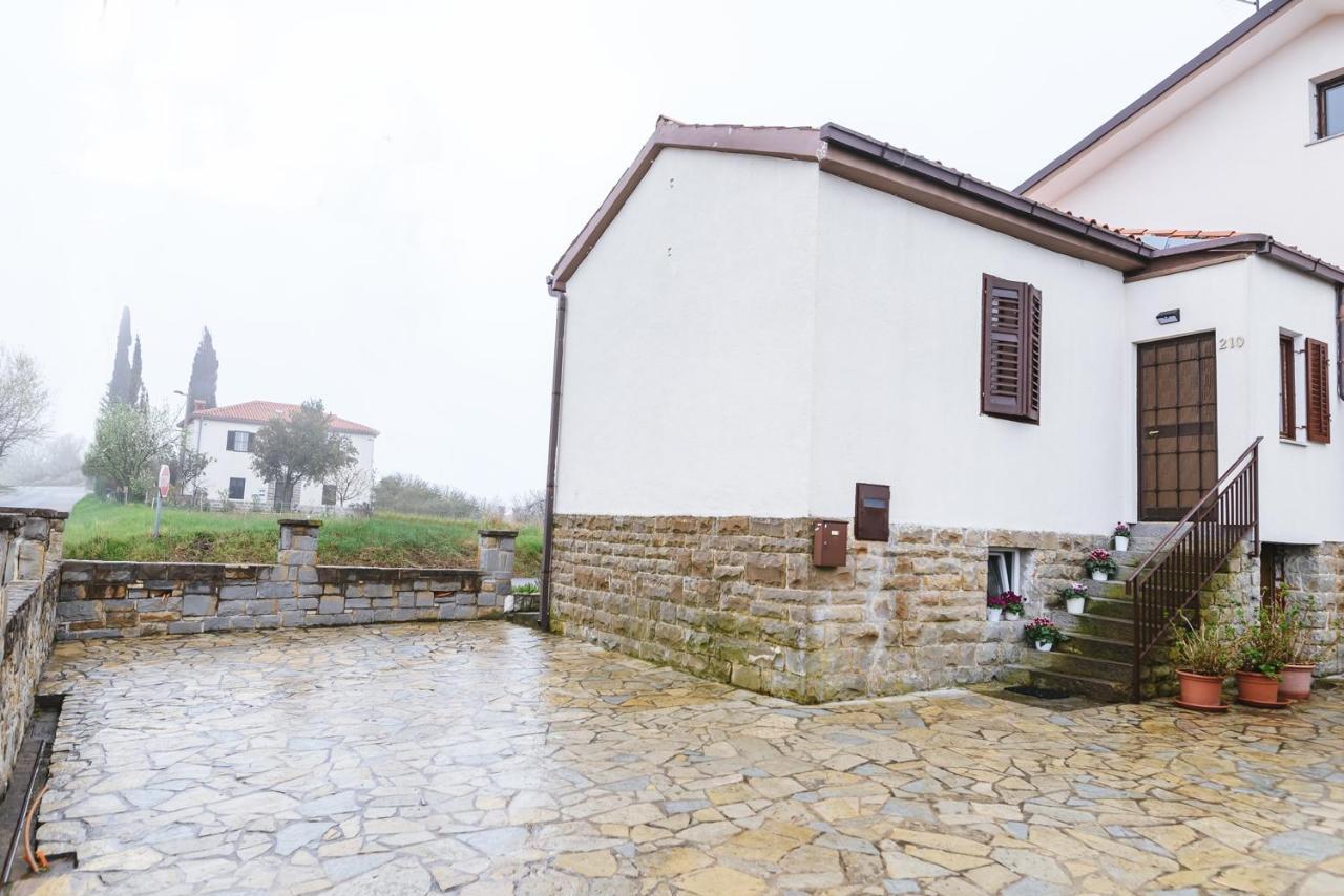 Apartma Nika Hrvatini Exteriér fotografie